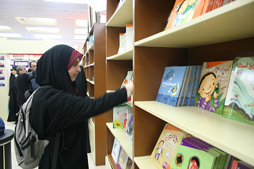 گزارشی از بازدیدکنندگان غرفه نشر شاهد در نمایشگاه کتاب تهران