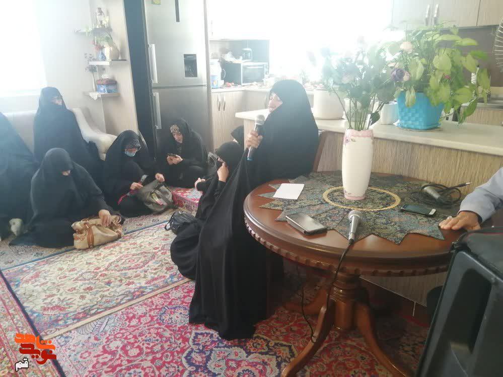 دیدار جمعی از فعالان فرهنگی با خواهر شهید «محمدجواد باهنر»