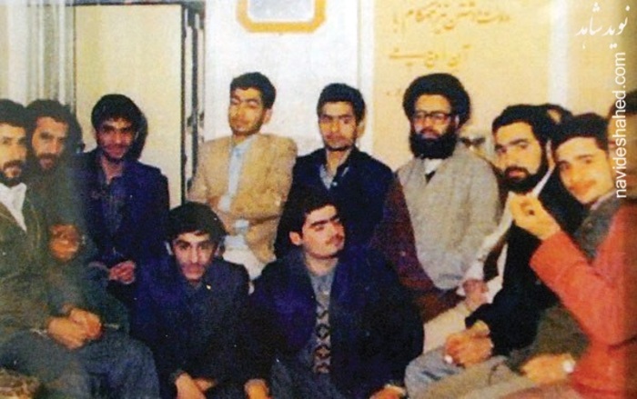 شهید حسن طهرانی مقدم (در کنار آیت الله لواسانی) در دوران جوانی