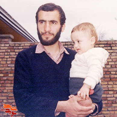 هر شهیدی با خون پاكش و هر خواهر مسلمانی با حفظ حجابش؛درخت اسلام را آبیاری می کند هر شهیدی با خون پاكش و هر خواهر مسلمانی با حفظ حجابش؛درخت اسلام را آبیاری می کند