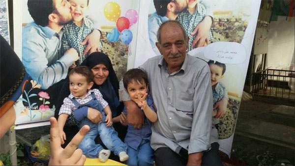 جشن تولد فرزند شهید مدافع حرم در جوار مزار پدر +تصاویر جشن تولد فرزند شهید مدافع حرم در جوار مزار پدر +تصاویر