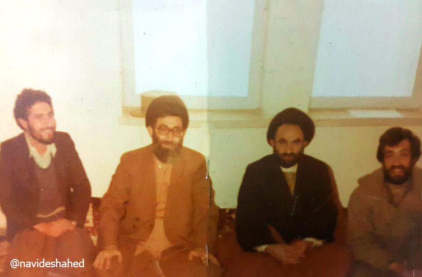 دو شهید و یک خادم الشهید در کنار رهبر معظم انقلاب (پاوه سال58) دو شهید و یک خادم الشهید در کنار رهبر معظم انقلاب (پاوه سال58)
