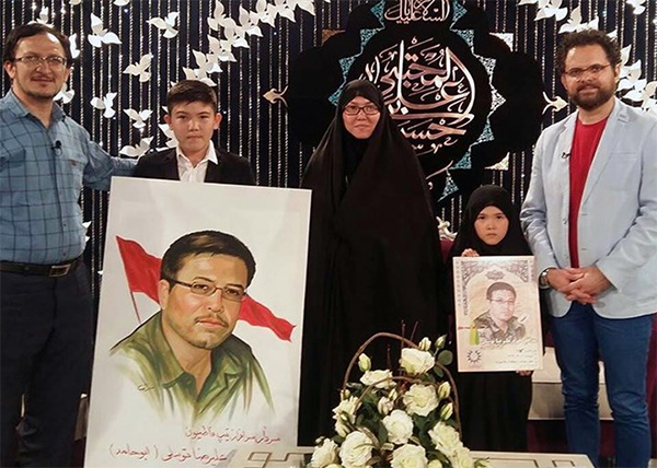 خالق تصاویر شهدای فاطمیون: نقاشی چهره شهدا را از شهادت برادرم آغاز کردم خالق تصاویر شهدای فاطمیون: نقاشی چهره شهدا را از شهادت برادرم آغاز کردم