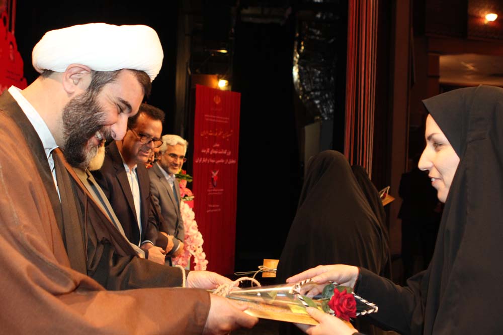 تجلیل از خادمان شهدا و ایثارگران معاونت فرهنگی بنیاد شهید تجلیل از خادمان شهدا و ایثارگران معاونت فرهنگی بنیاد شهید