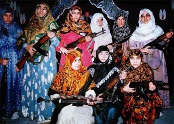 13 شهیده زن «پیشمرگ مسلمان کُرد» شناسایی شد 13 شهیده زن «پیشمرگ مسلمان کُرد» شناسایی شد