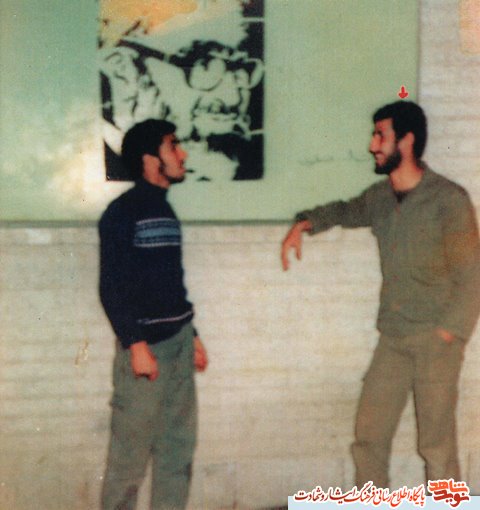 نوجوان ورامینی که عکس شاه را پاره کرد (عکس ها رو دوباره بفرستید لطفا) نوجوان ورامینی که عکس شاه را پاره کرد (عکس ها رو دوباره بفرستید لطفا)