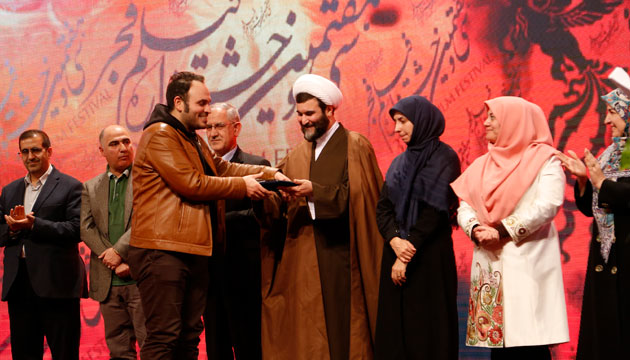 اهداء جوایز فیلم های برگزیده بنیاد شهید و امور ایثارگران در جشنواره فیلم فجر- تجلی اراده ملی اهداء جوایز فیلم های برگزیده بنیاد شهید و امور ایثارگران در جشنواره فیلم فجر- تجلی اراده ملی