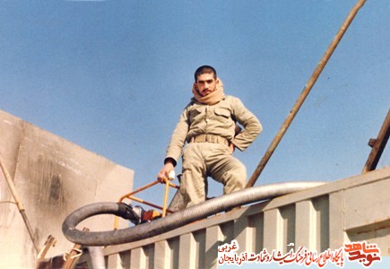 کم حرف می زد و بیشترگوش می کرد کم حرف می زد و بیشترگوش می کرد