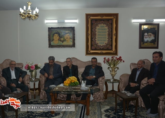 ترویج فرهنگ ایثار و شهادت مهم ترین رسالت دستگاه های اجرایی است/ مسئولین دستشان را از دست شهدا جدا نکنند