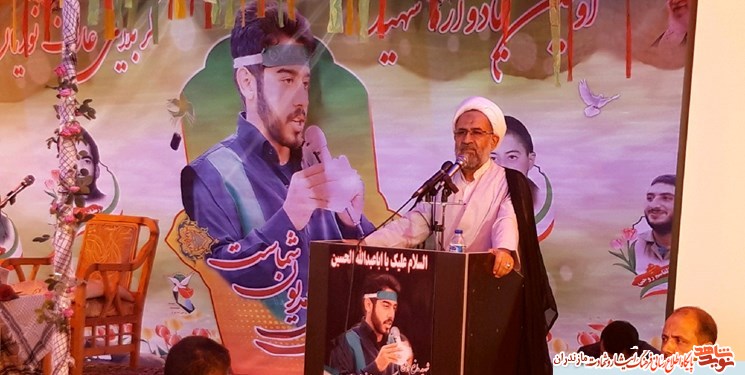 شهدا مسیر و راه زندگی خود را مدیریت می کنند شهدا مسیر و راه زندگی خود را مدیریت می کنند