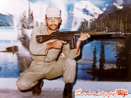 اهتمام شهید محمود حسن پور به نماز اول وقت اهتمام شهید محمود حسن پور به نماز اول وقت