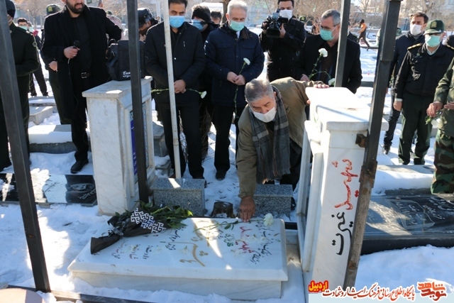 گزارش تصویری |مراسم غبارروبی وگلباران مزار مطهر شهدا به مناسبت اولین سالگرد سردار حاج قاسم سلیمانی برگزار شد