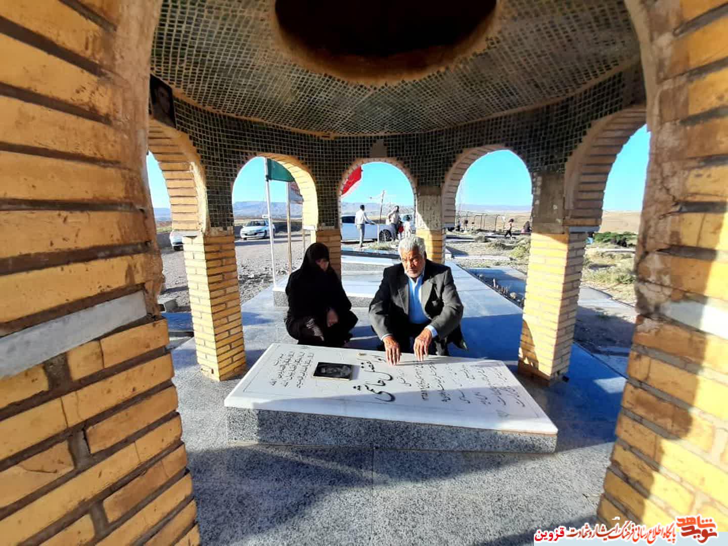 گلزار شهدای روستای توآباد گلباران شد گلزار شهدای روستای توآباد گلباران شد