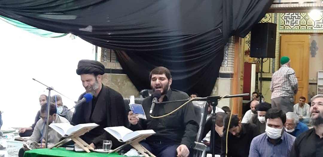 مناجات خوانی دعای عرفه در گلزار امام زاده ابراهیم قم برگزار شد