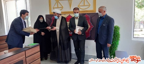 خانواده شهدا و ایثارگران پیشتاز دفاع از ارزشهای انقلاب هستند