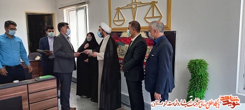 خانواده شهدا و ایثارگران پیشتاز دفاع از ارزشهای انقلاب هستند