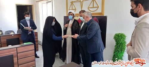 خانواده شهدا و ایثارگران پیشتاز دفاع از ارزشهای انقلاب هستند