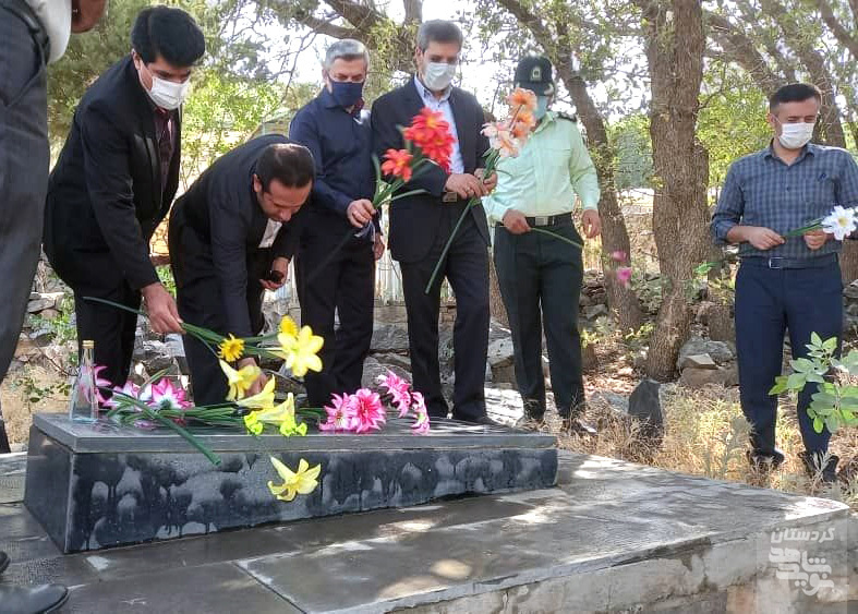 مزار شهدا، غبار روبی و عطر افشانی شد