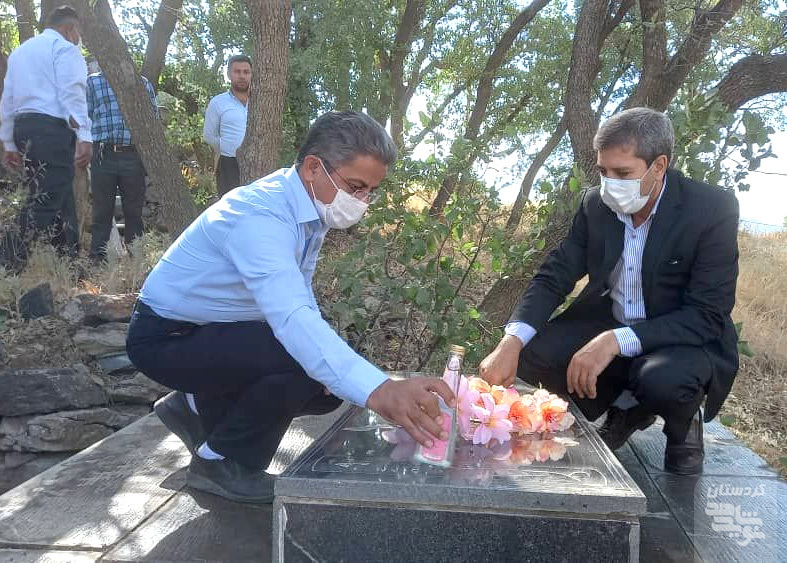 مزار شهدا، غبار روبی و عطر افشانی شد