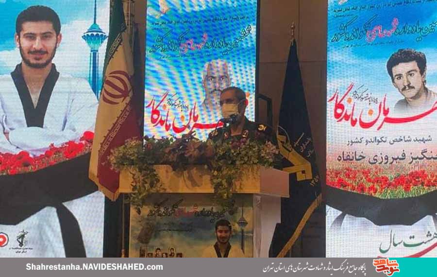 شهدای هشت سال جنگ تحمیلی استادان جبهه مقاومت هستند