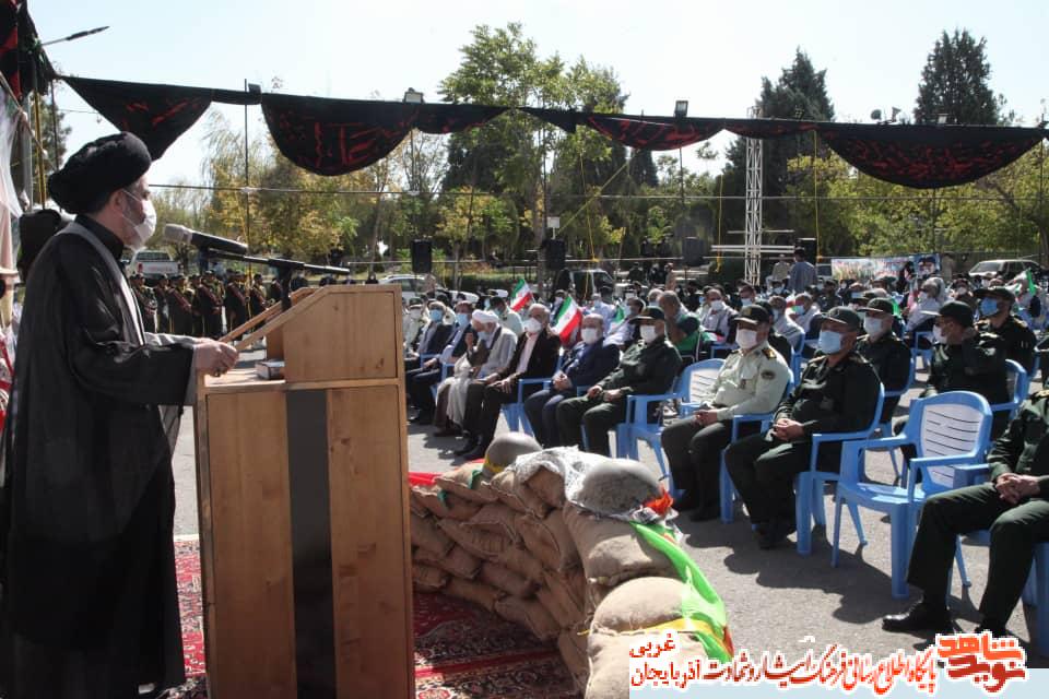 گزارش تصویری/  آیین غبارروبی مزار شهدای ارومیه به مناسبت هفته دفاع مقدس