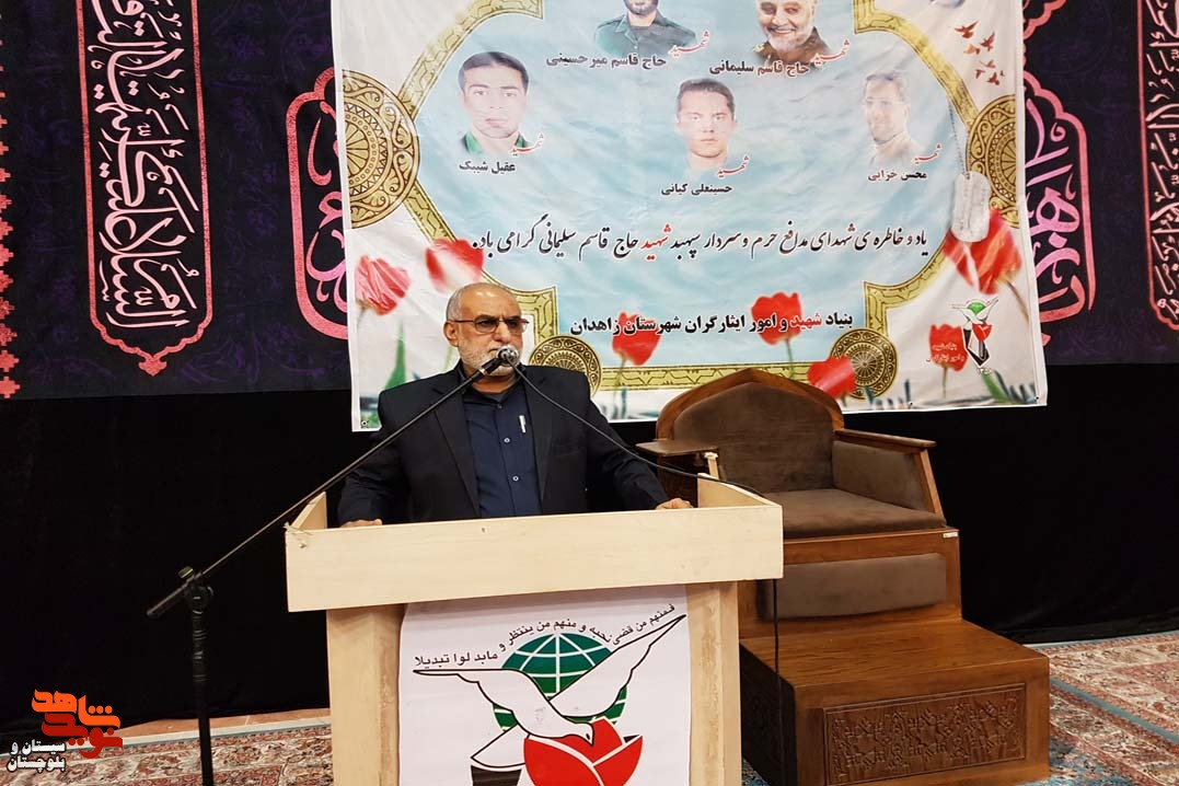 غبار روبی و عطرافشانی گلزار شهدای شهرستان زاهدان به مناسبت سومین سالگرد شهادت حاج قاسم سلیمانی انجام شد