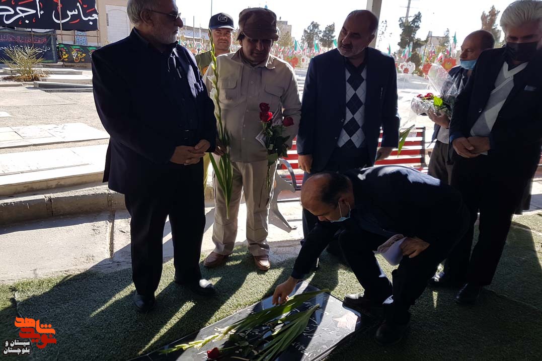 غبار روبی و عطرافشانی گلزار شهدای شهرستان زاهدان به مناسبت سومین سالگرد شهادت حاج قاسم سلیمانی انجام شد
