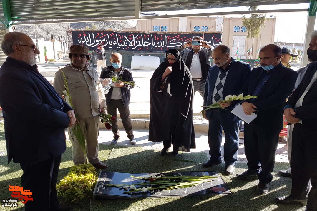 غبار روبی و عطرافشانی گلزار شهدای شهرستان زاهدان به مناسبت سومین سالگرد شهادت حاج قاسم سلیمانی انجام شد