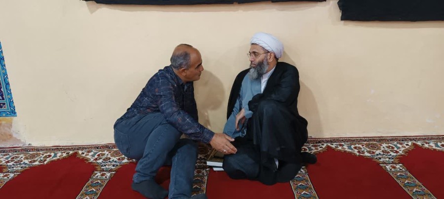 استقرار میز خدمت بنیاد قشم در نماز جمعه