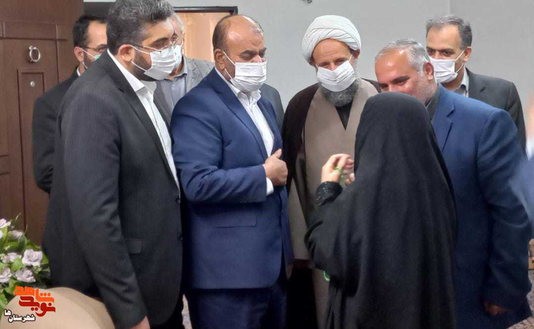 گزارش تصویری| دیدار وزیر راه و شهرسازی با خانواده شهید علی‌اصغر فلاح