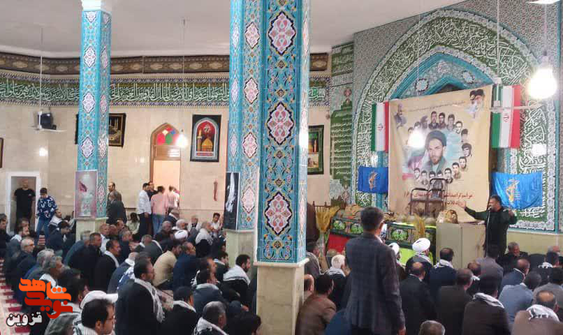 شهدا شعار‌های انقلاب را زنده کردند