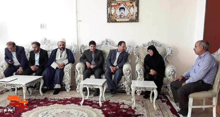 والدین گرانقدر شهدا به دلیل ارتباط معنوی با شهدا از عزت نفس برخوردارند والدین گرانقدر شهدا به دلیل ارتباط معنوی با شهدا از عزت نفس برخوردارند