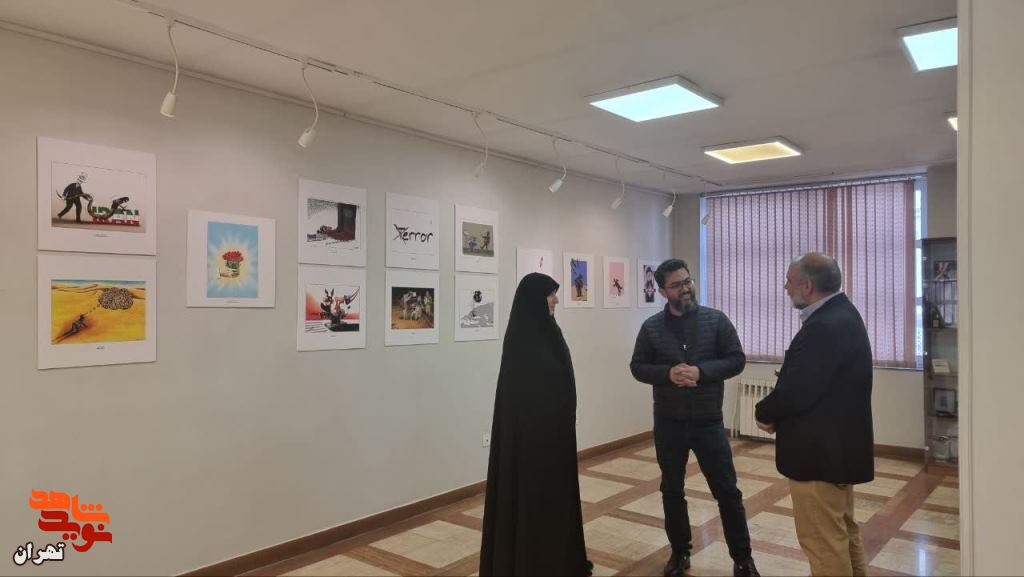 نمایشگاه کارتون «آتش در گلستان» به مناسبت اربعین شهدای حادثه تروریستی کرمان افتتاح شد.