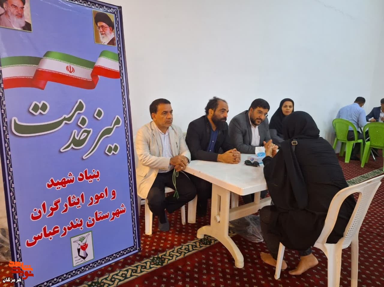 میز خدمت معاضدت قضایی ویژه خانواده های شاهد و ایثارگر در نماز جمعه بندرعباس
