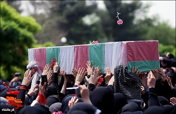 پیکر پدر پنج شهید در سرپل‌ذهاب تشییع شد+فیلم
