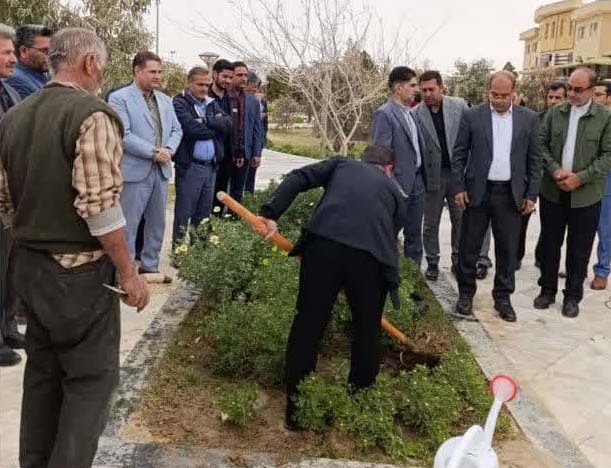 کاشت نهال به نام و یاد شهدا