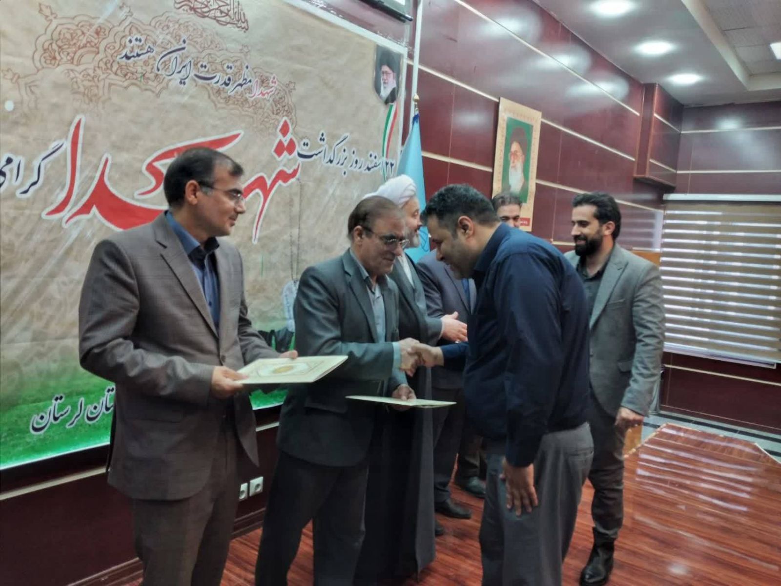 ترویج عدالت در جامعه، حرکت در مسیر شهداست