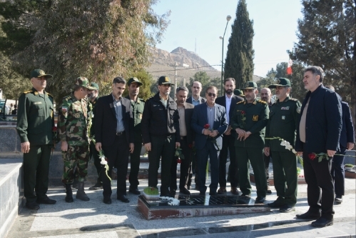 آیین گلباران و عطر افشانی گلزار شهدای خرم آباد به مناسبت روز شهید