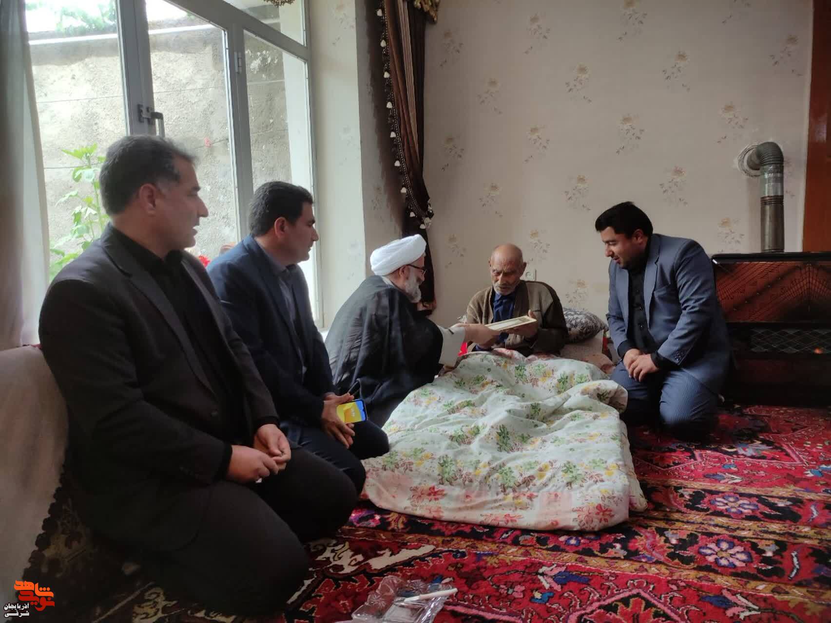 تکریم خانواده معزز شهید والامقام «محبوب هادوی» بمناسبت سالروز آزادسازی خرمشهر