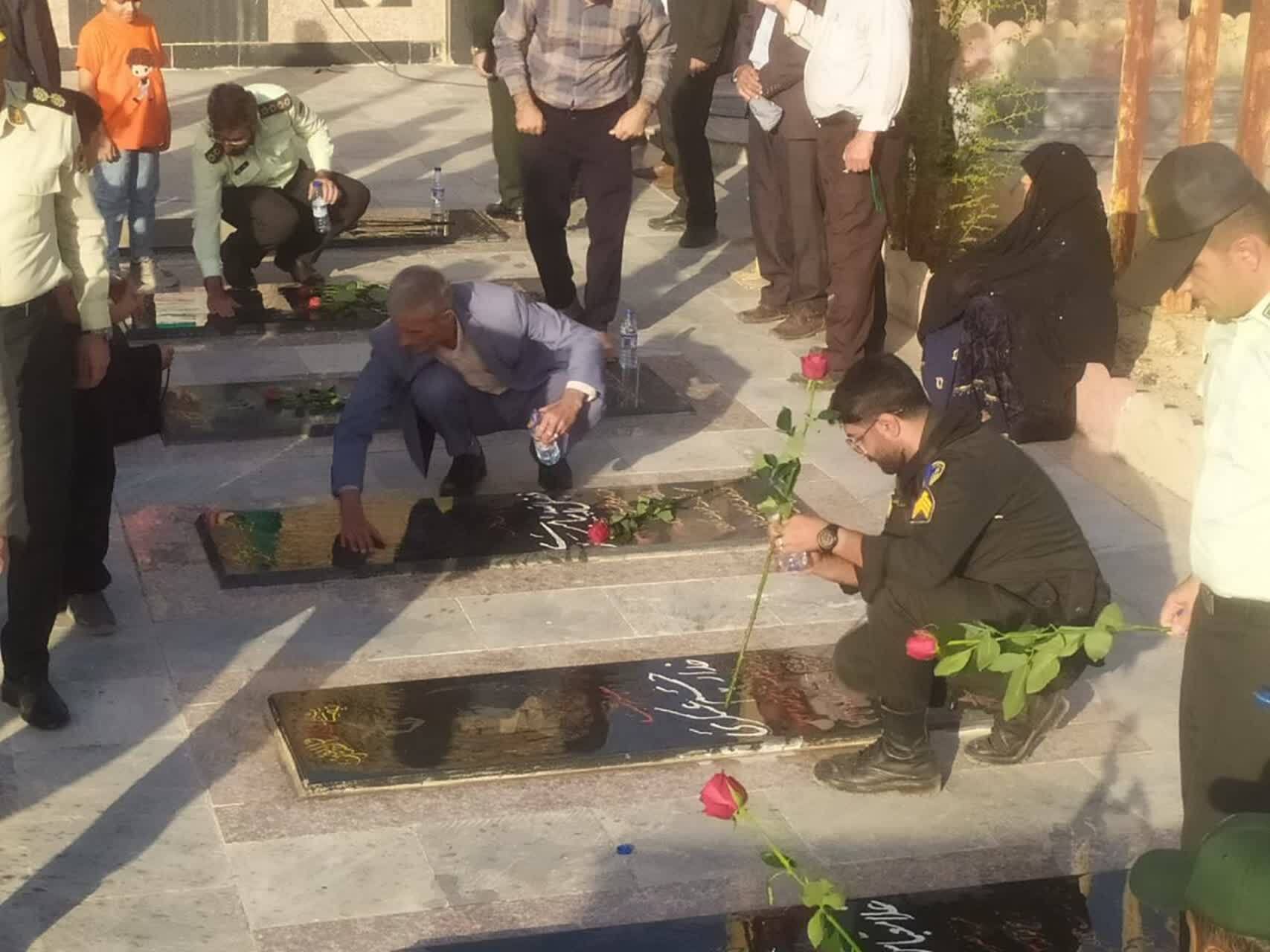 تصاویر/آئیین میهمانی لاله ها در گلزار های شهدای کهگیلویه و بویراحمد
