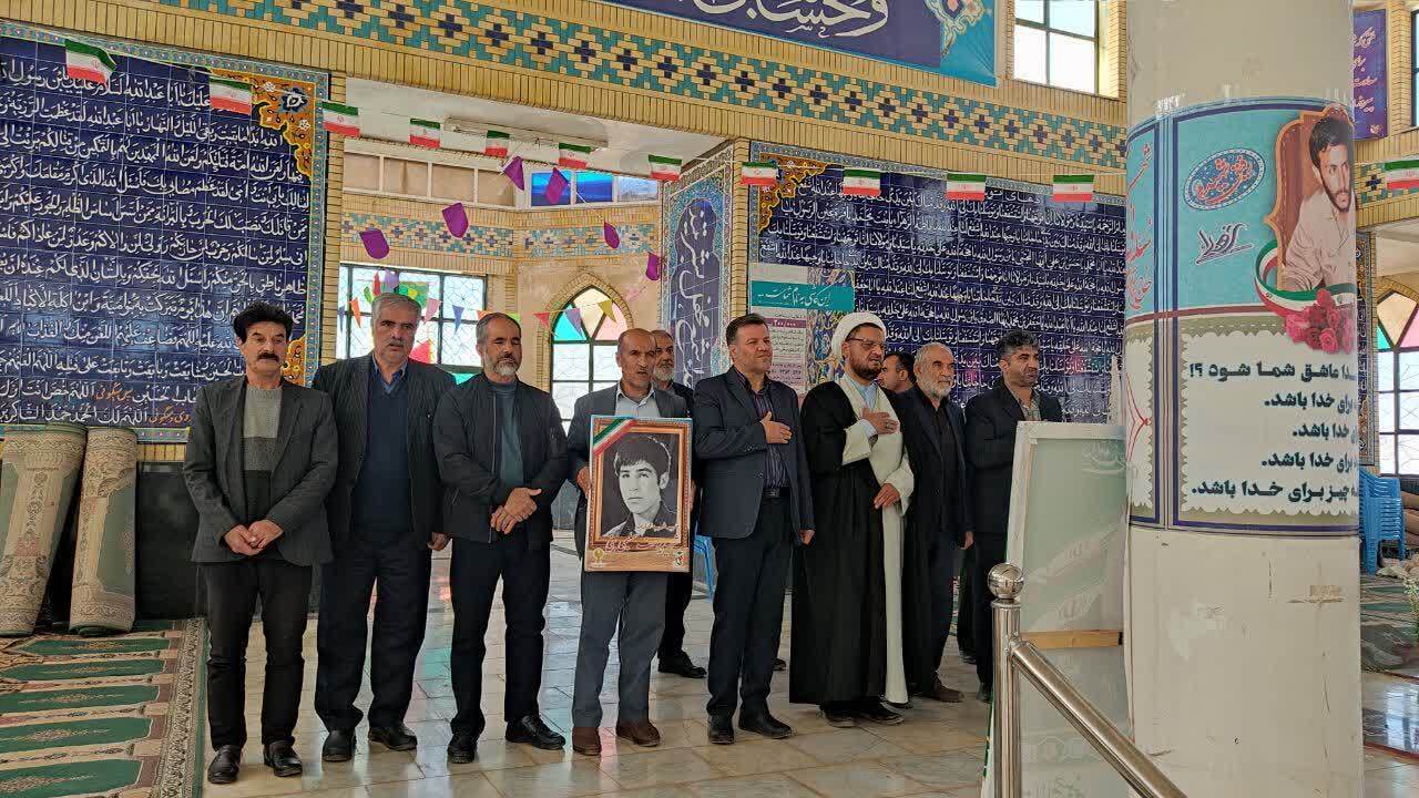 تجدید بیعت جمعی از آزادگان قهرمان استان چهارمحال و بختیاری با شهید والامقام دوران اسارت یوسف سلیمی در گلزار شهدای بن