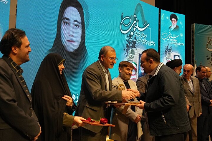 گفت وگو با رتبه‌های برتر کشوری آزمون سراسری «جشنواره جایزه ملی سردار شهید حاج قاسم سلیمانی»