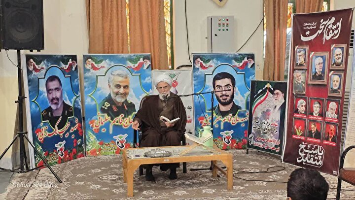 برگزاری مراسم دعای ندبه به یاد شهدای غریب اسارت در گلزار شهدای زابل