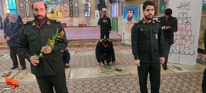 گزارش تصویری/ گلباران مزار مطهر شهدای سرخه