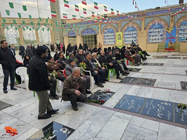 گزارش تصویری/ آیین میهمانی لاله در گلزار شهدای امامزاده اشرف(ع) سمنان