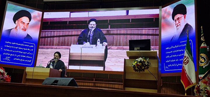 راه نجات، تمسک به قرآن و تقویت بصیرت است