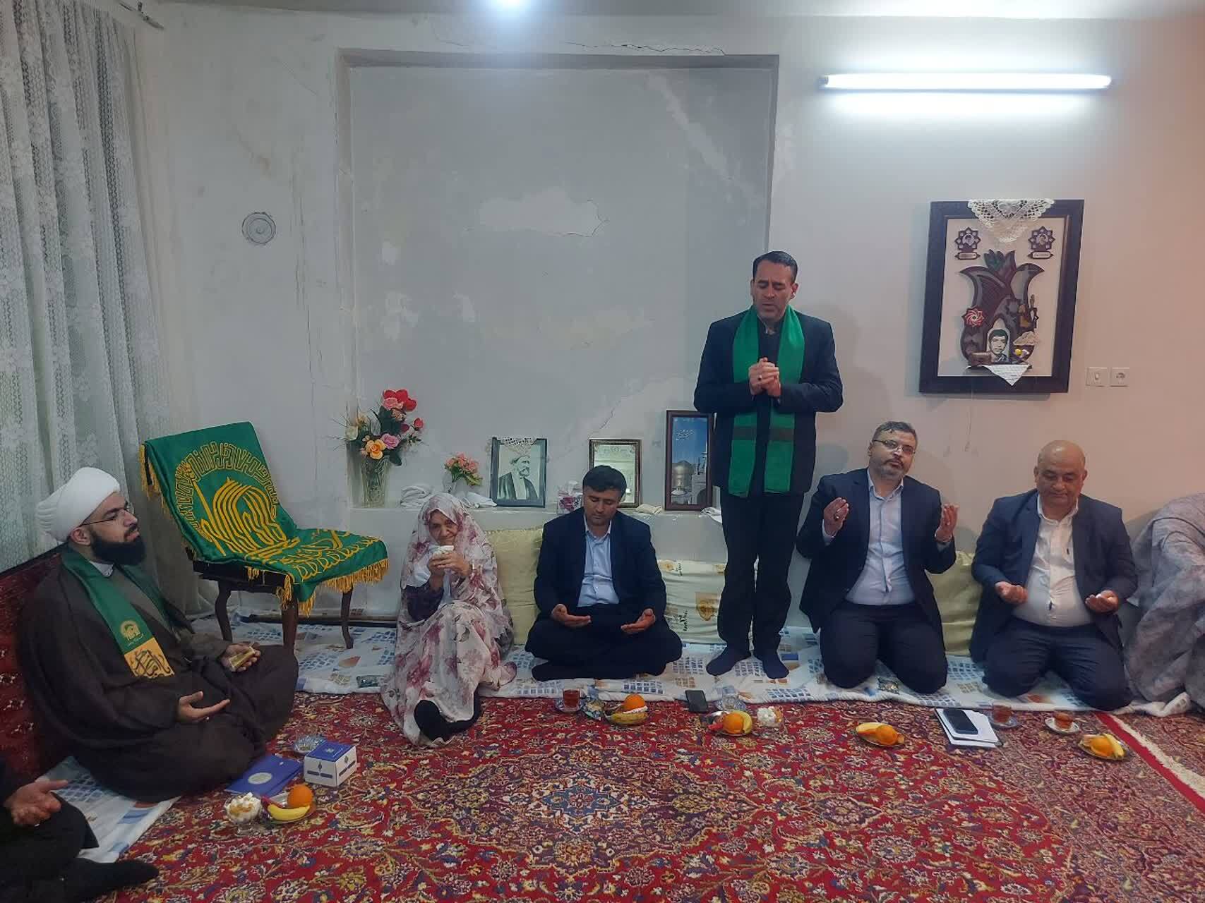 کاروان زیر سایه خورشیددر منزل مادر شهید معظم