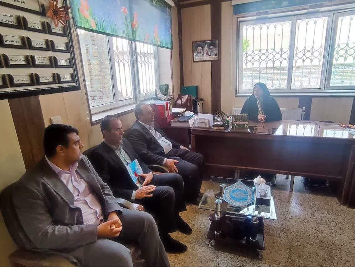دیدار مدیرکل بنیاد شهید و امورایثارگران آذربایجان غربی با مدیران مدارس شاهد ارومیه