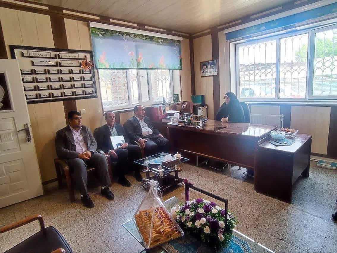 دیدار مدیرکل بنیاد شهید و امورایثارگران آذربایجان غربی با مدیران مدارس شاهد ارومیه