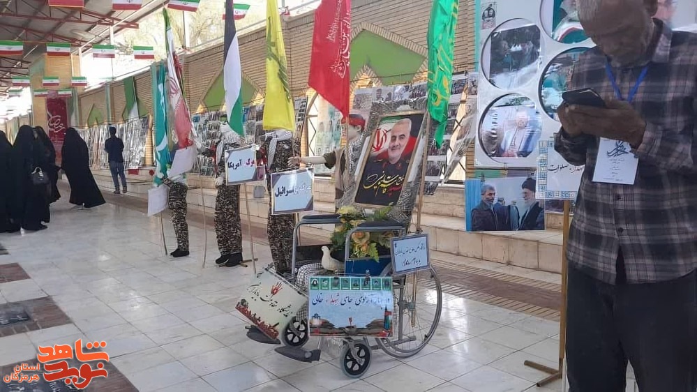 نمایشگاه دفاع مقدس در گلزار شهدای شهرستان میناب برپا شد